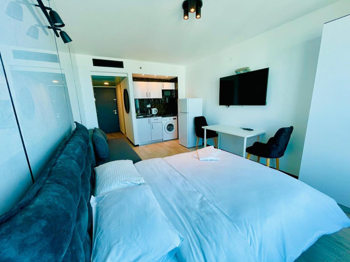 C Tower Apartments ネタニア エクステリア 写真