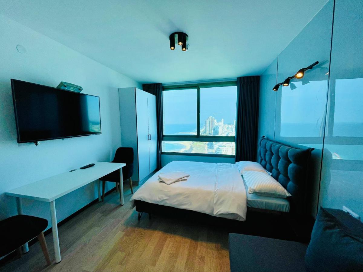 C Tower Apartments ネタニア エクステリア 写真