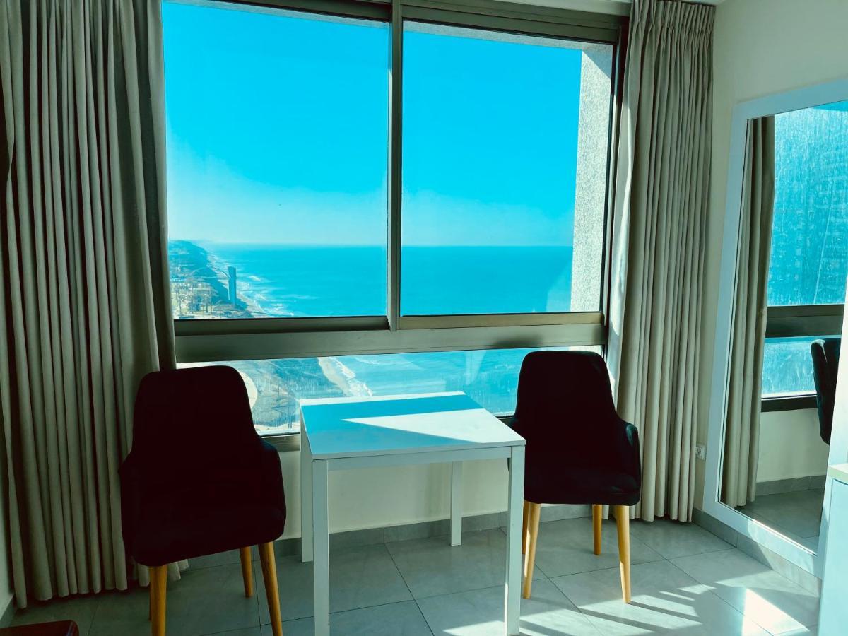 C Tower Apartments ネタニア エクステリア 写真
