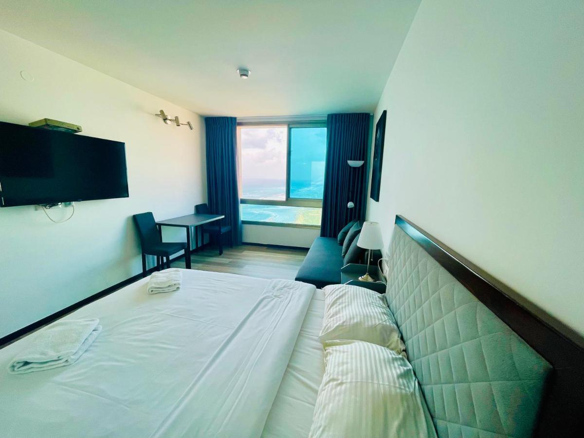 C Tower Apartments ネタニア エクステリア 写真