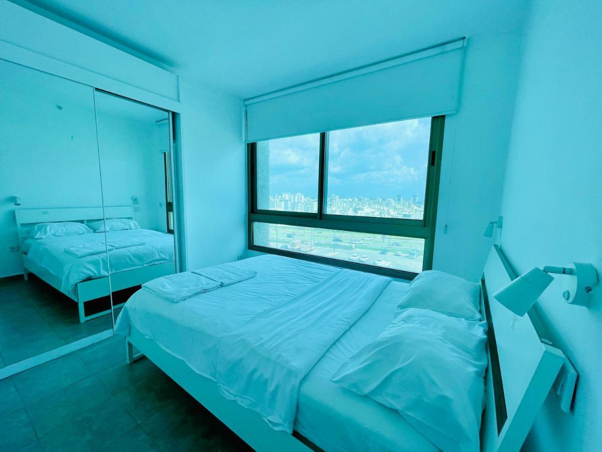 C Tower Apartments ネタニア エクステリア 写真
