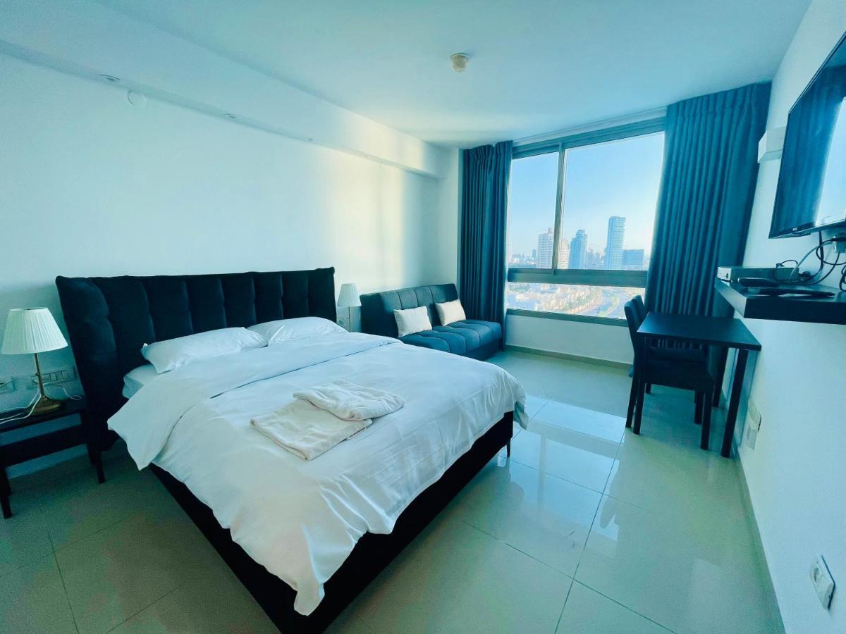 C Tower Apartments ネタニア エクステリア 写真