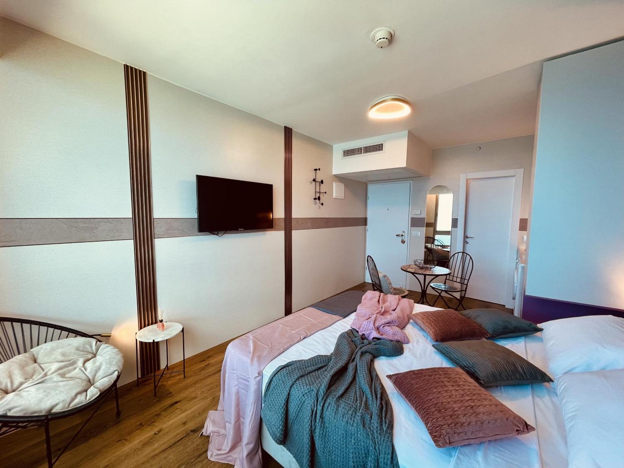 C Tower Apartments ネタニア エクステリア 写真