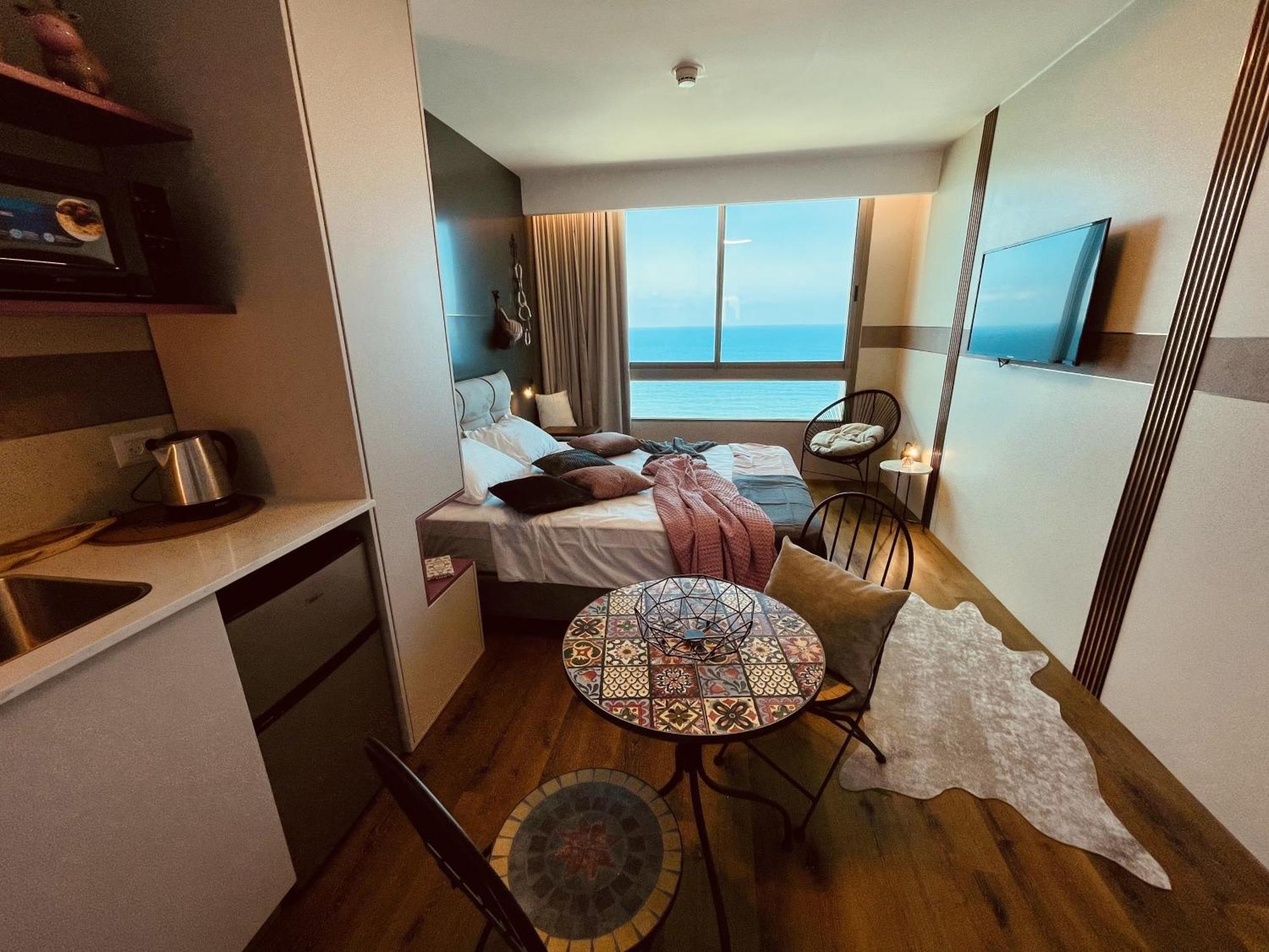 C Tower Apartments ネタニア エクステリア 写真