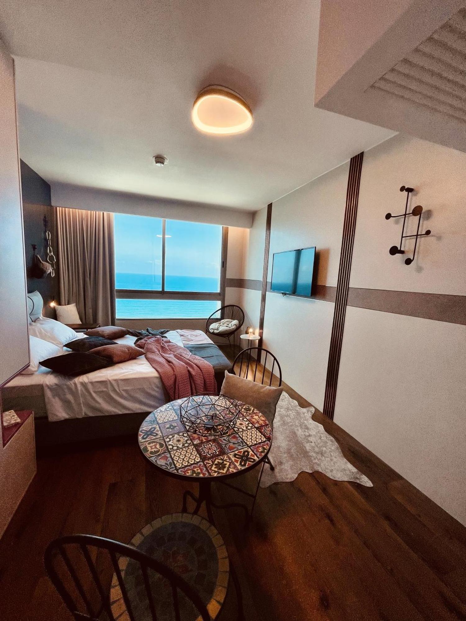 C Tower Apartments ネタニア エクステリア 写真