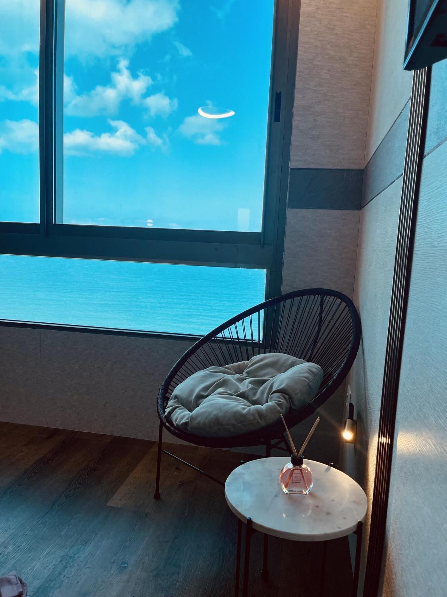 C Tower Apartments ネタニア エクステリア 写真